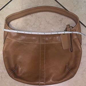 Coach Elegant Tan Leather Shoulder Bag